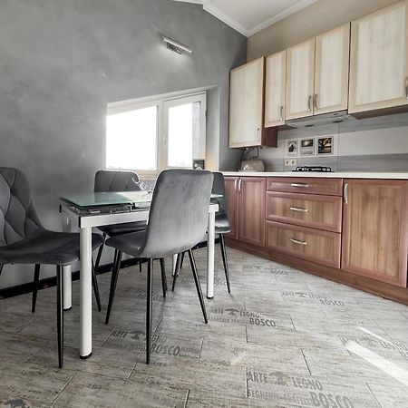 Apartments On Zaliznychna 49 ايفانو - فرانكيفسك المظهر الخارجي الصورة