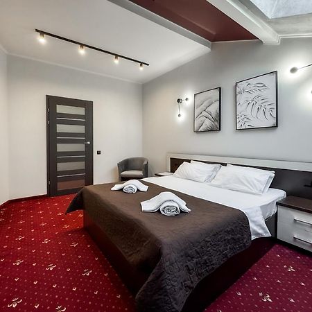 Apartments On Zaliznychna 49 ايفانو - فرانكيفسك المظهر الخارجي الصورة