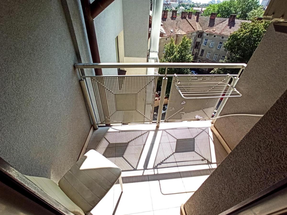 Apartments On Zaliznychna 49 ايفانو - فرانكيفسك المظهر الخارجي الصورة