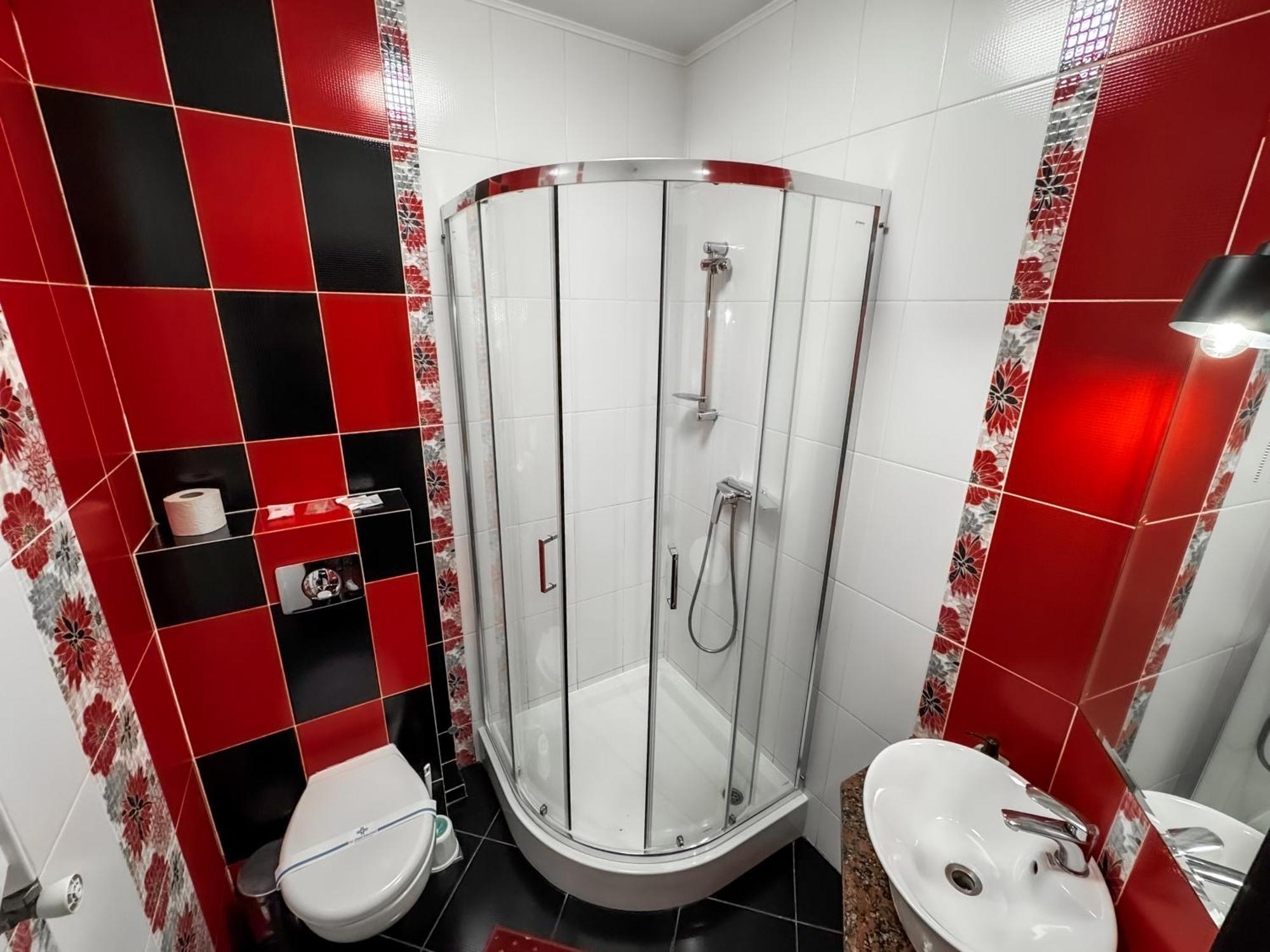 Apartments On Zaliznychna 49 ايفانو - فرانكيفسك المظهر الخارجي الصورة