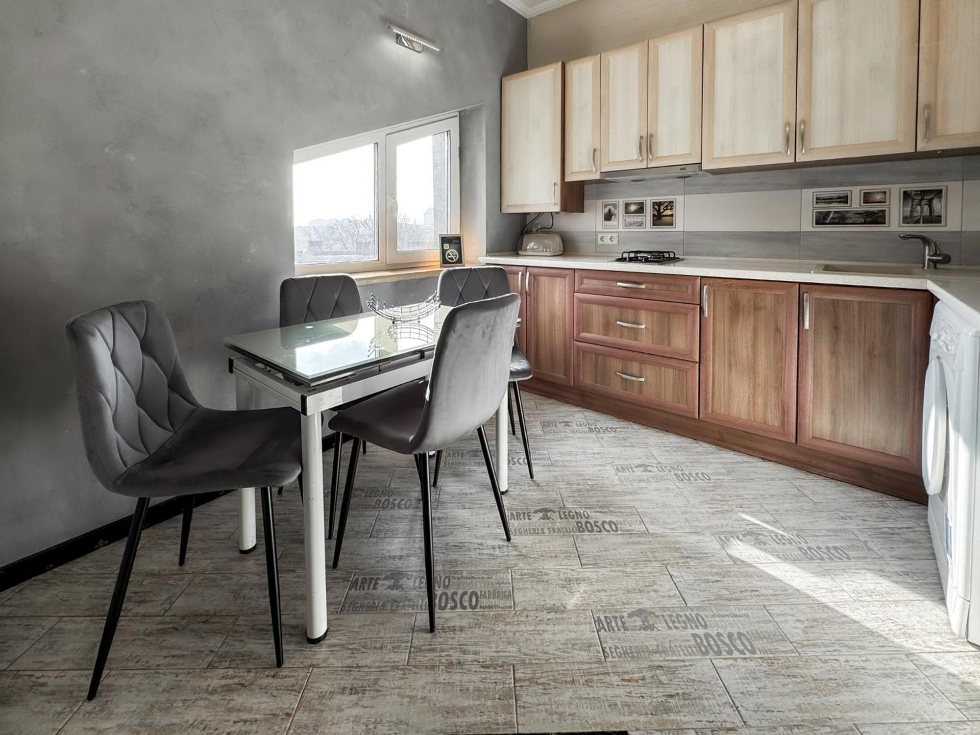 Apartments On Zaliznychna 49 ايفانو - فرانكيفسك المظهر الخارجي الصورة
