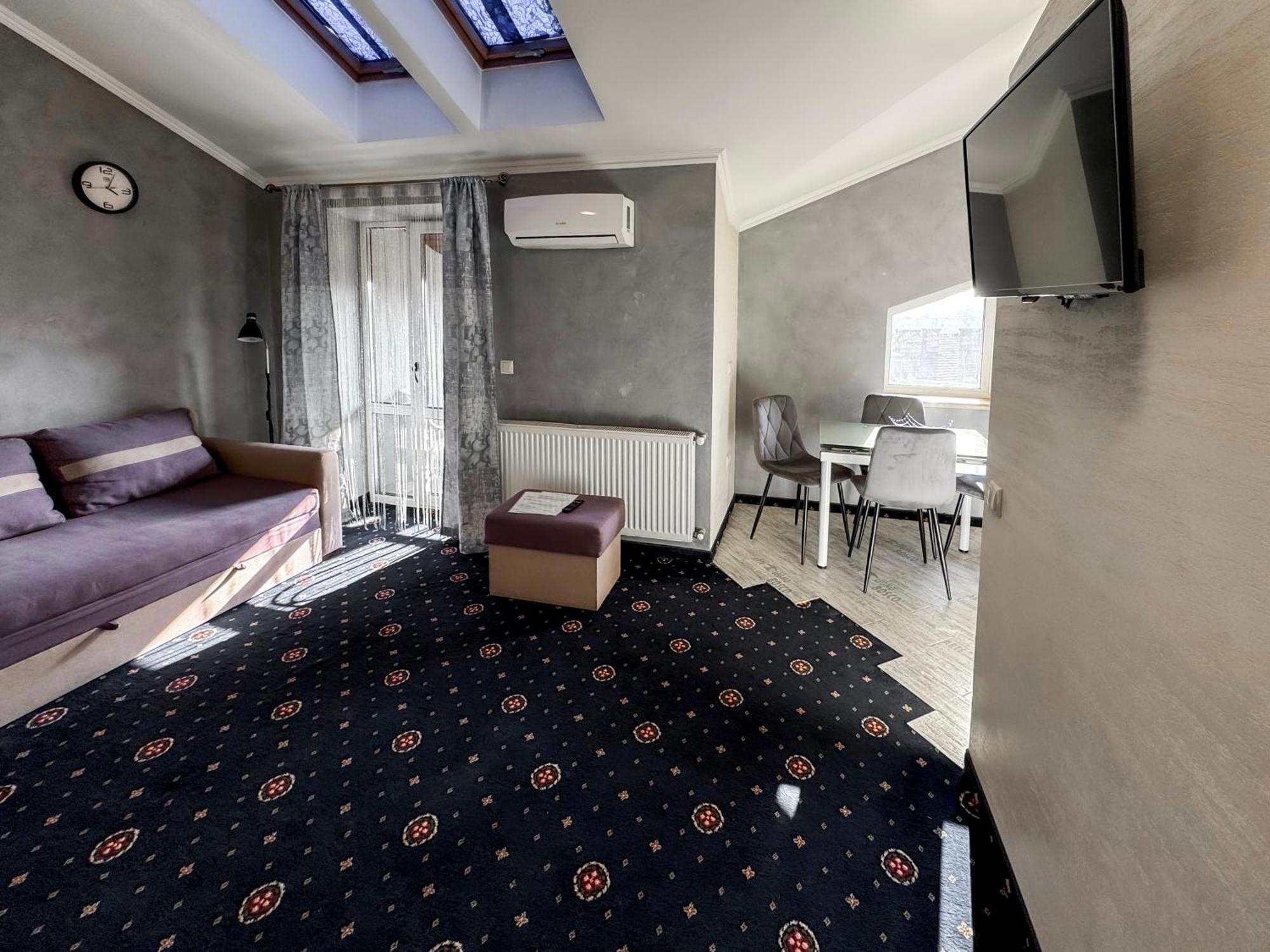 Apartments On Zaliznychna 49 ايفانو - فرانكيفسك المظهر الخارجي الصورة