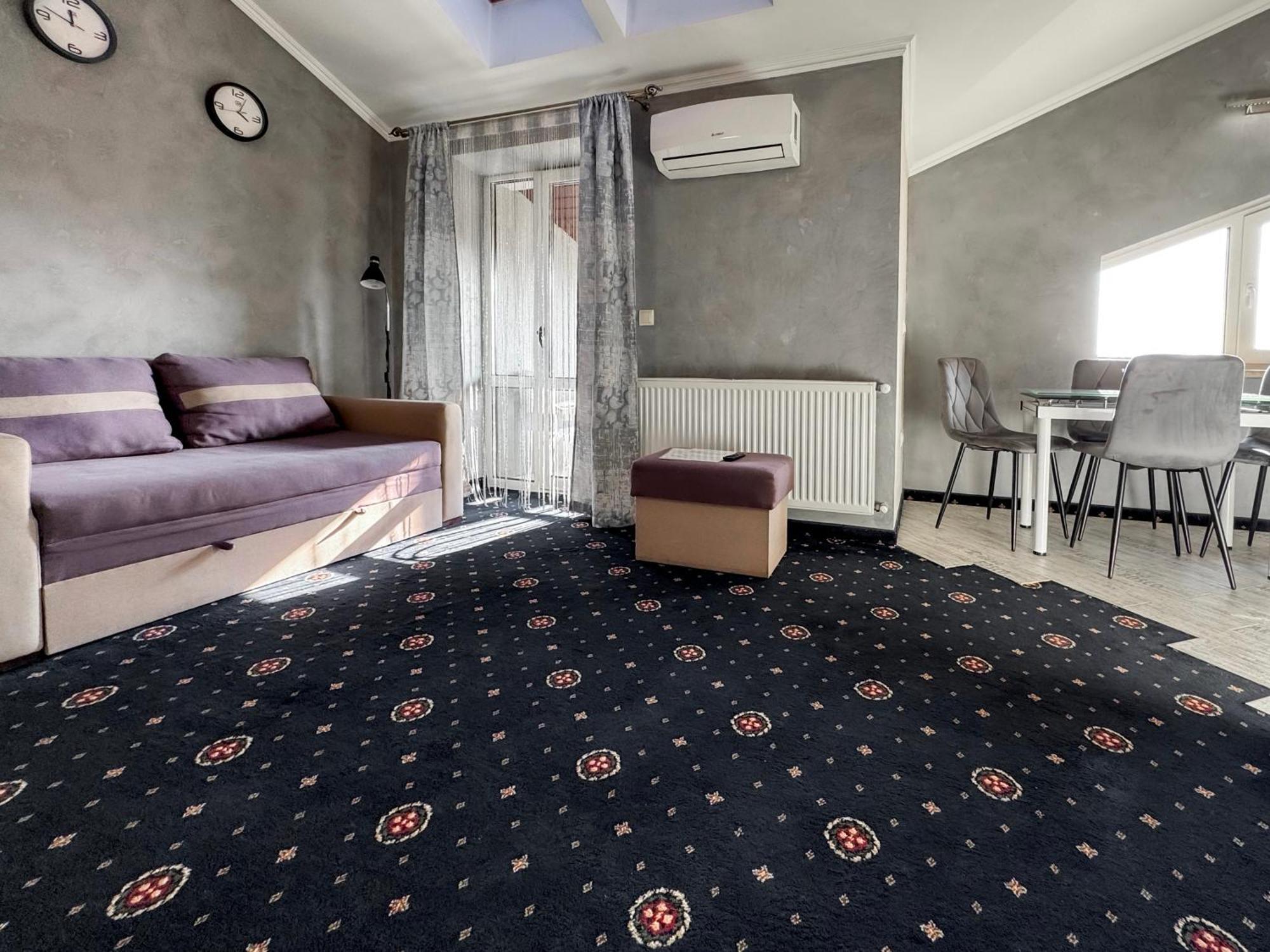 Apartments On Zaliznychna 49 ايفانو - فرانكيفسك المظهر الخارجي الصورة
