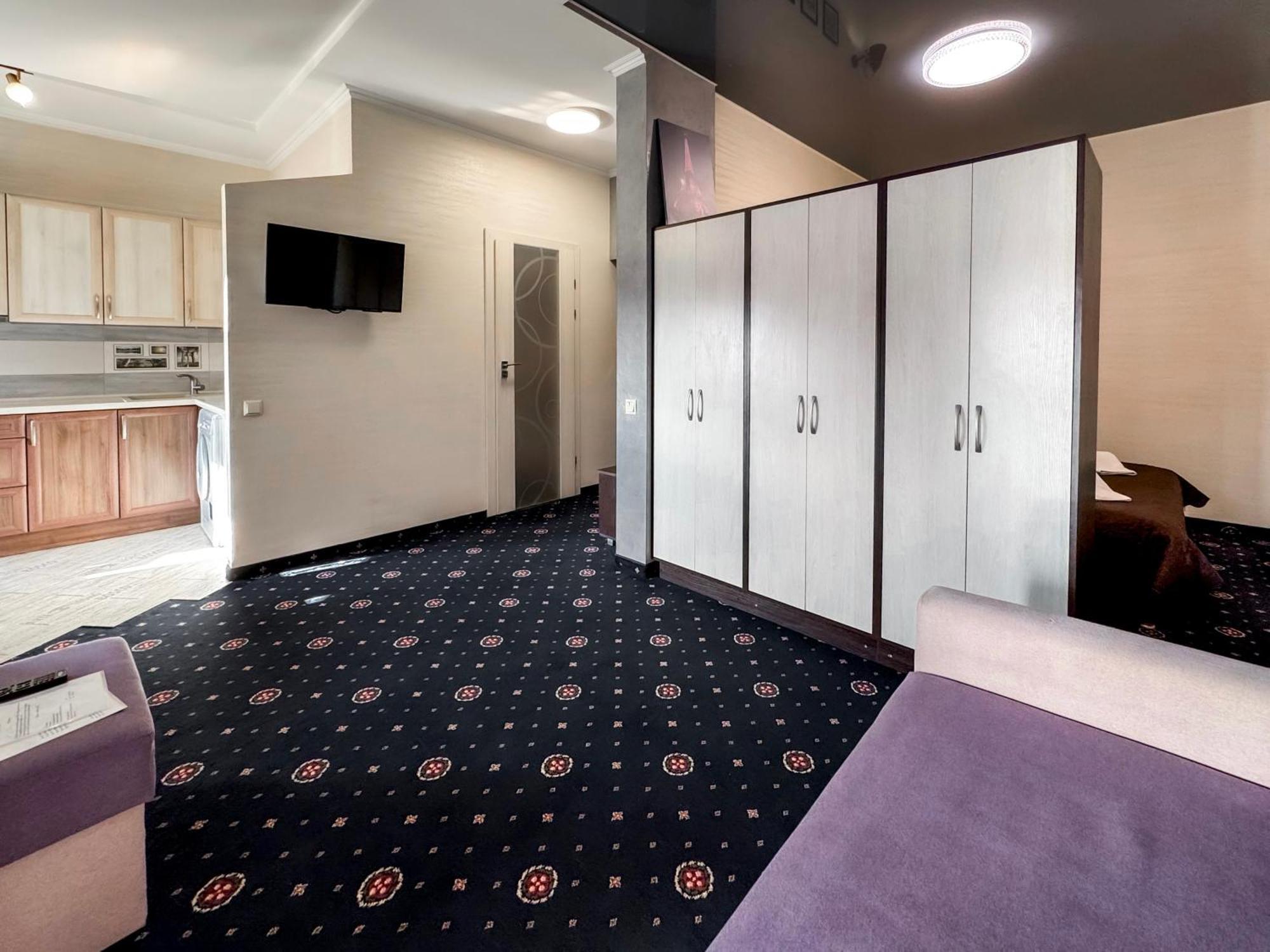 Apartments On Zaliznychna 49 ايفانو - فرانكيفسك المظهر الخارجي الصورة