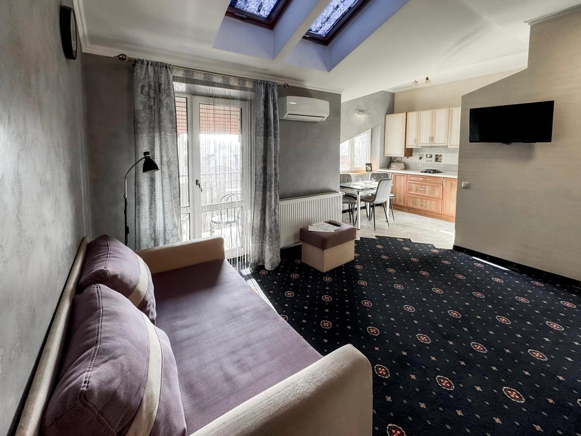 Apartments On Zaliznychna 49 ايفانو - فرانكيفسك المظهر الخارجي الصورة