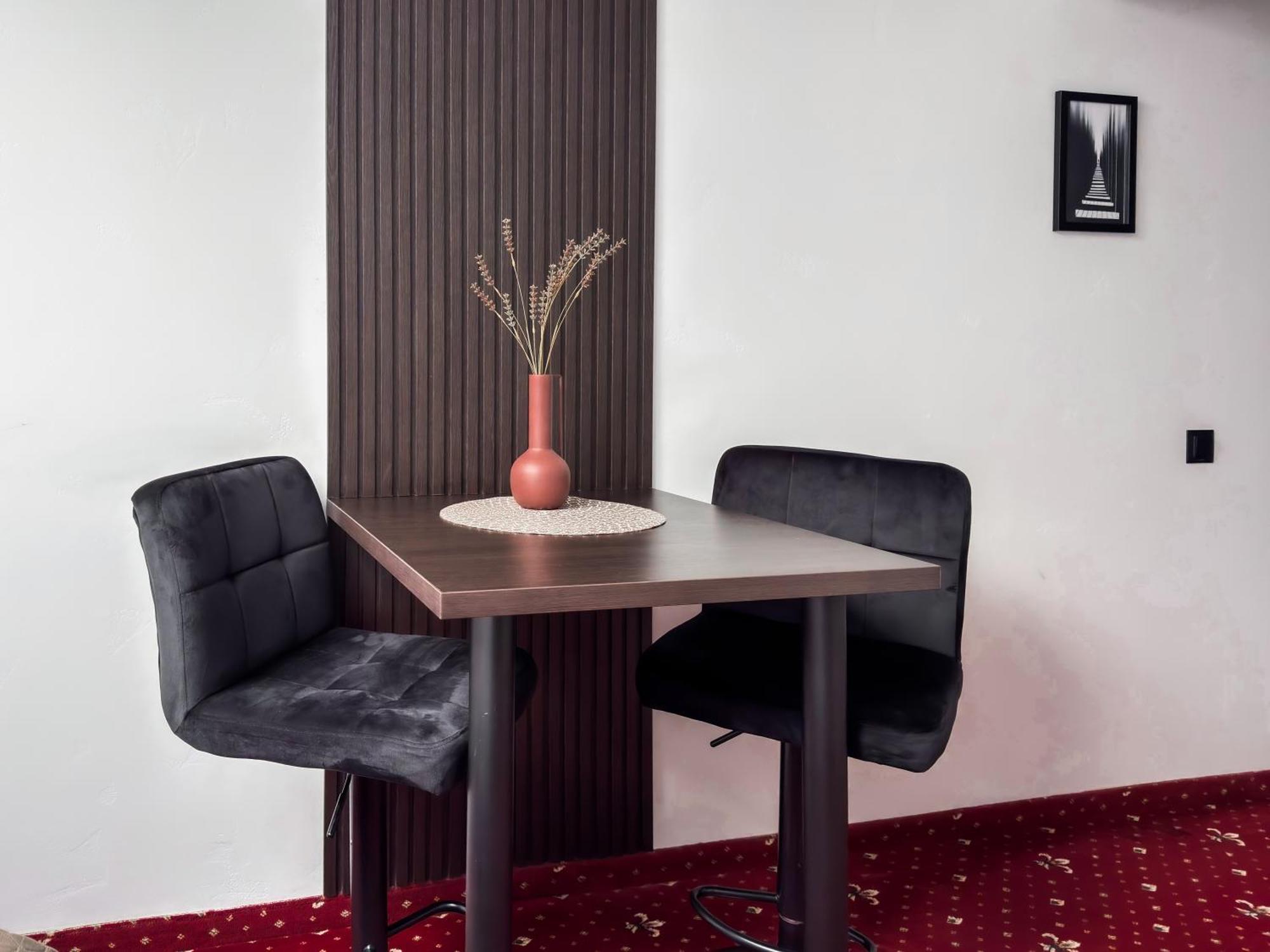 Apartments On Zaliznychna 49 ايفانو - فرانكيفسك المظهر الخارجي الصورة