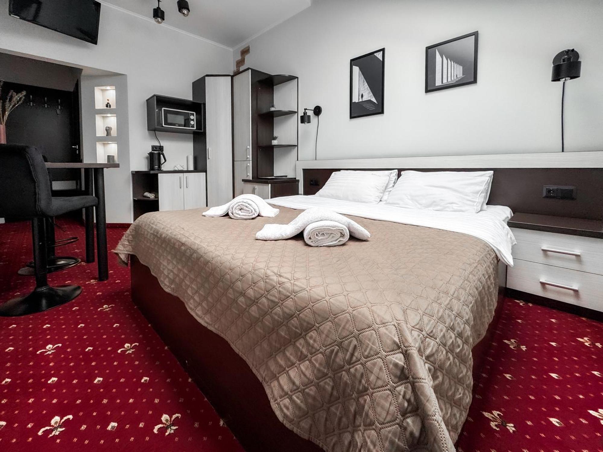 Apartments On Zaliznychna 49 ايفانو - فرانكيفسك المظهر الخارجي الصورة