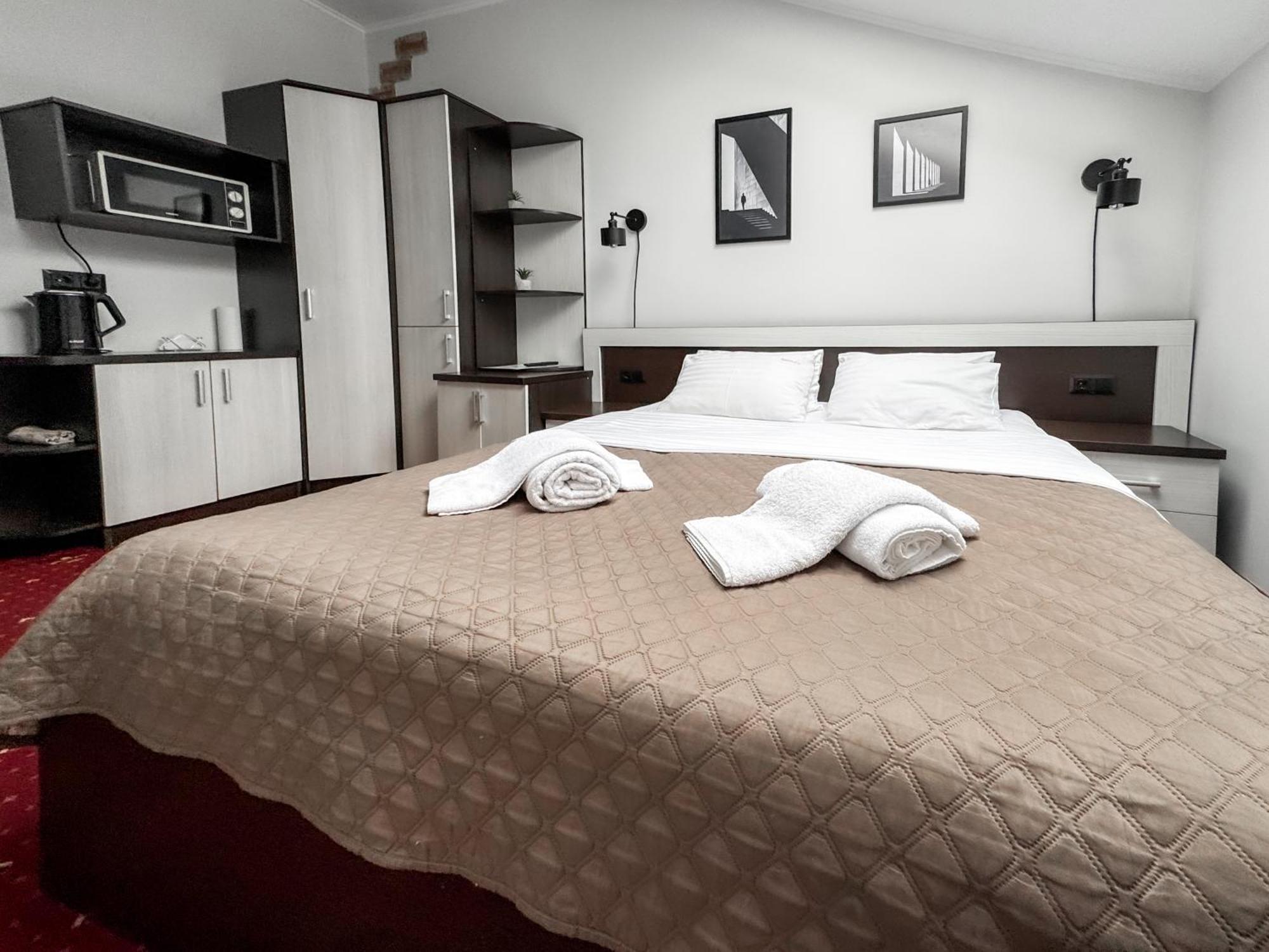 Apartments On Zaliznychna 49 ايفانو - فرانكيفسك المظهر الخارجي الصورة