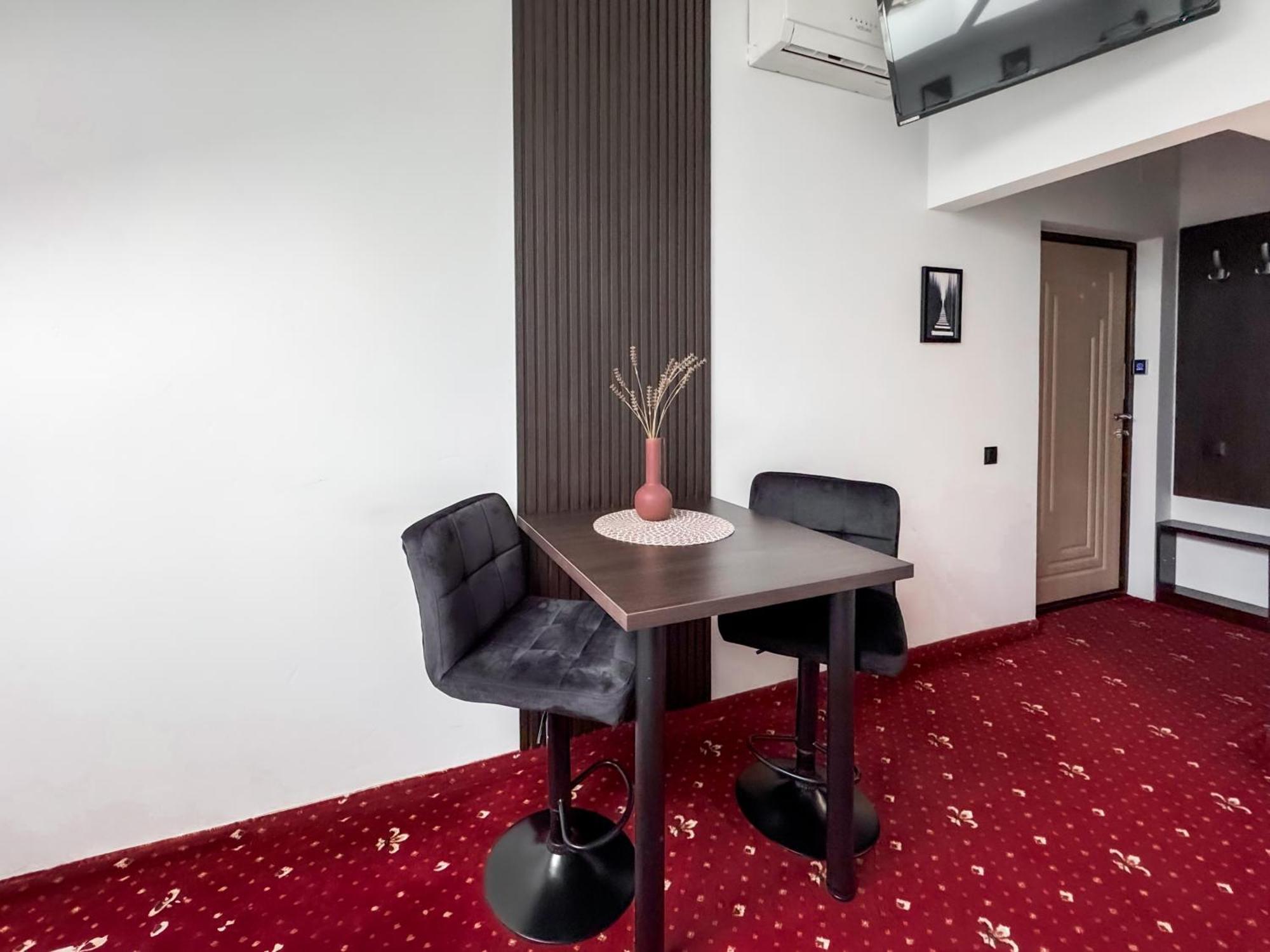 Apartments On Zaliznychna 49 ايفانو - فرانكيفسك المظهر الخارجي الصورة
