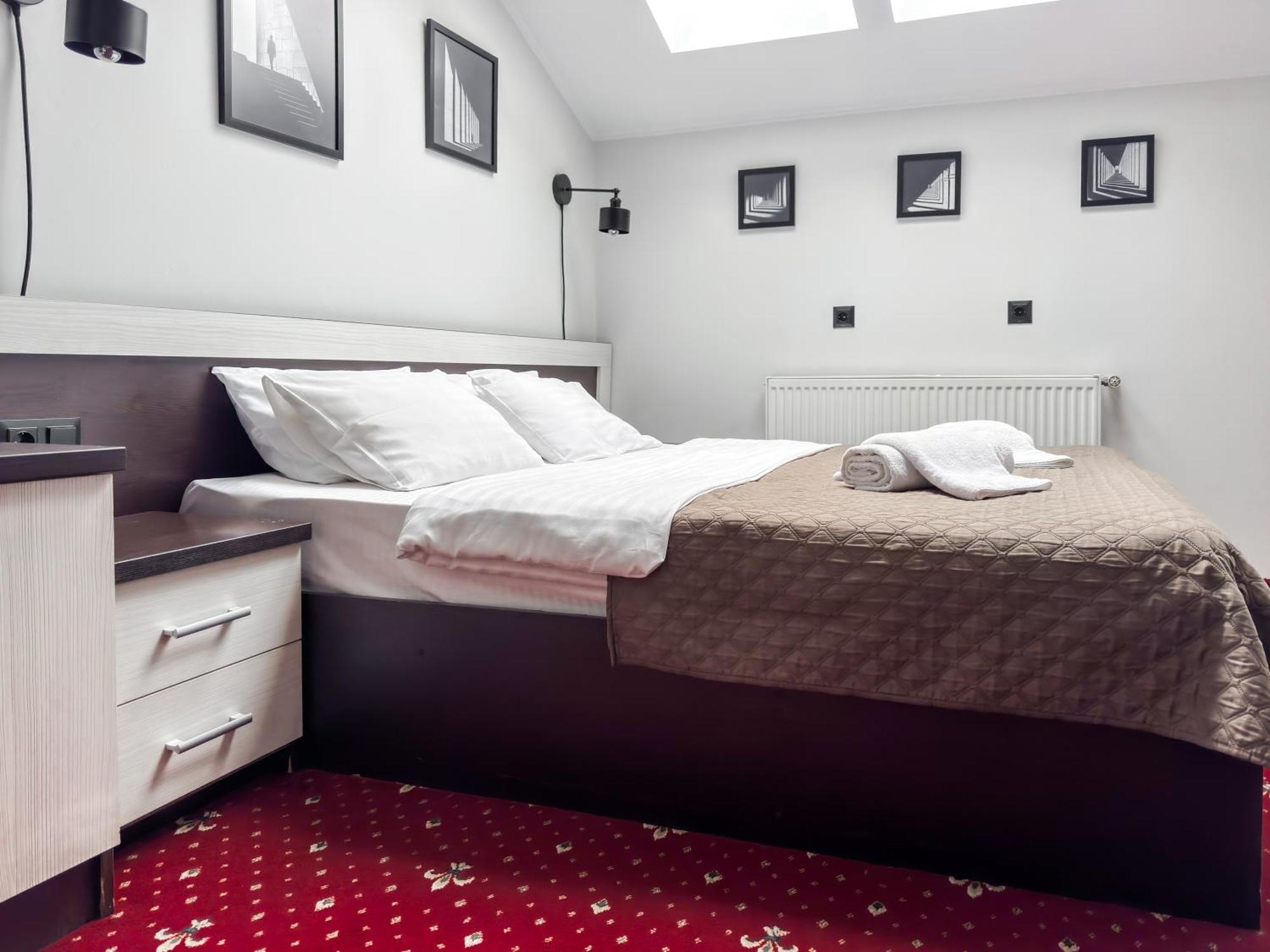 Apartments On Zaliznychna 49 ايفانو - فرانكيفسك المظهر الخارجي الصورة