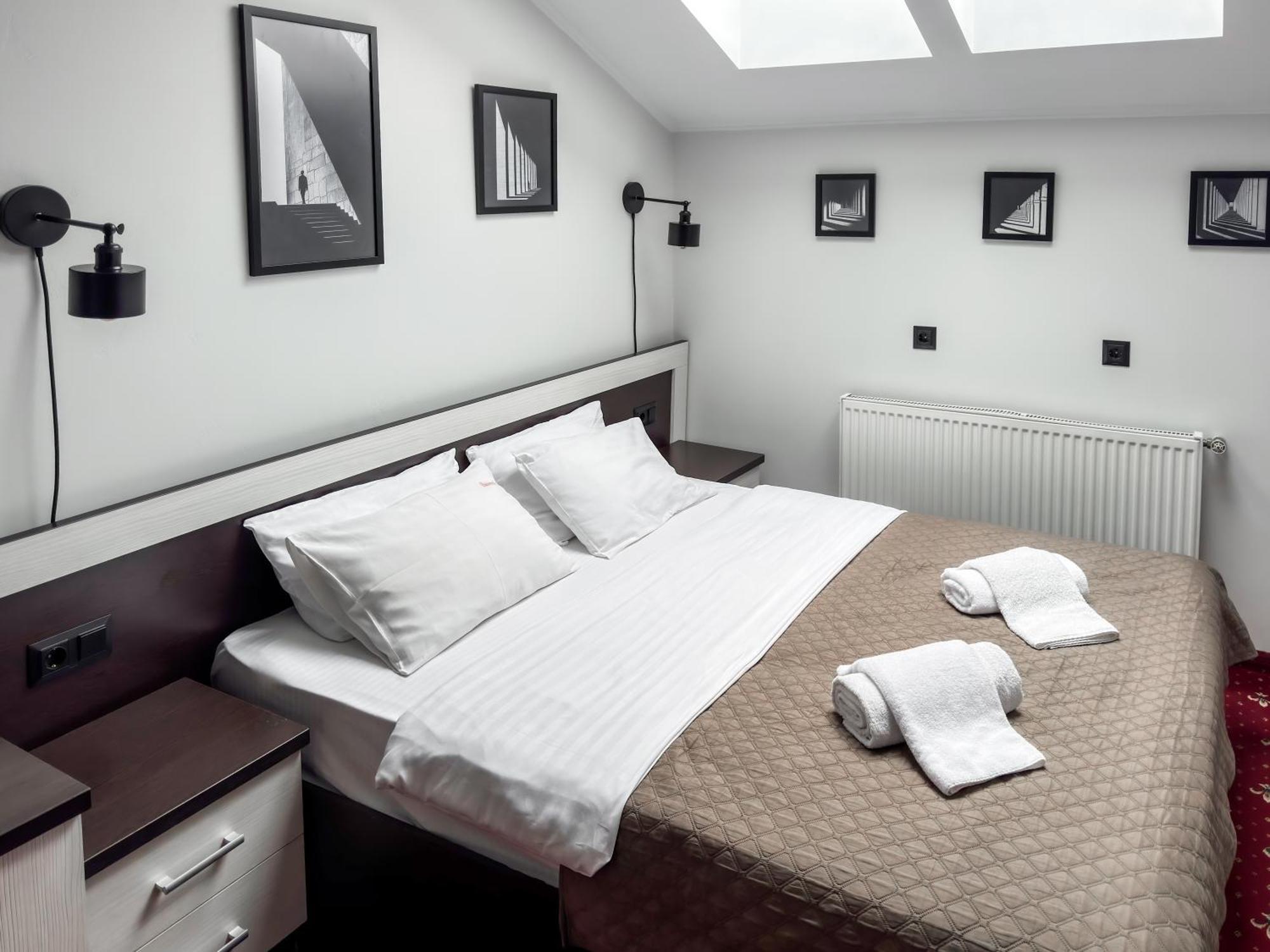 Apartments On Zaliznychna 49 ايفانو - فرانكيفسك المظهر الخارجي الصورة