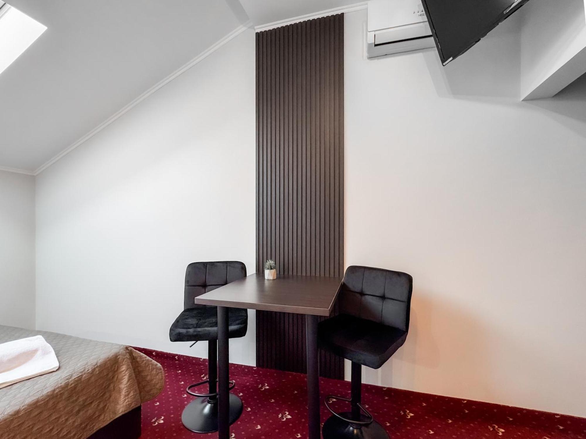 Apartments On Zaliznychna 49 ايفانو - فرانكيفسك المظهر الخارجي الصورة