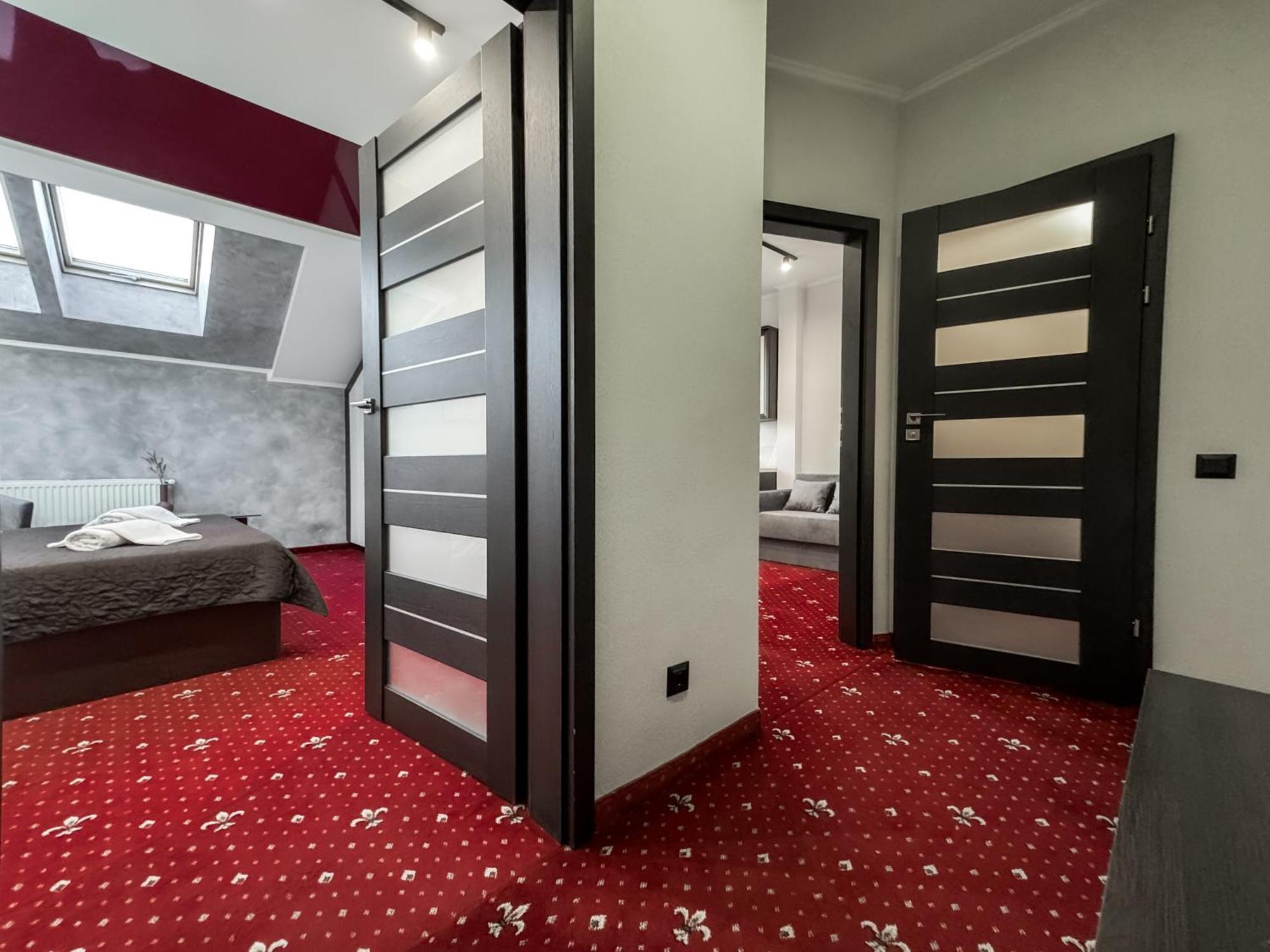 Apartments On Zaliznychna 49 ايفانو - فرانكيفسك المظهر الخارجي الصورة