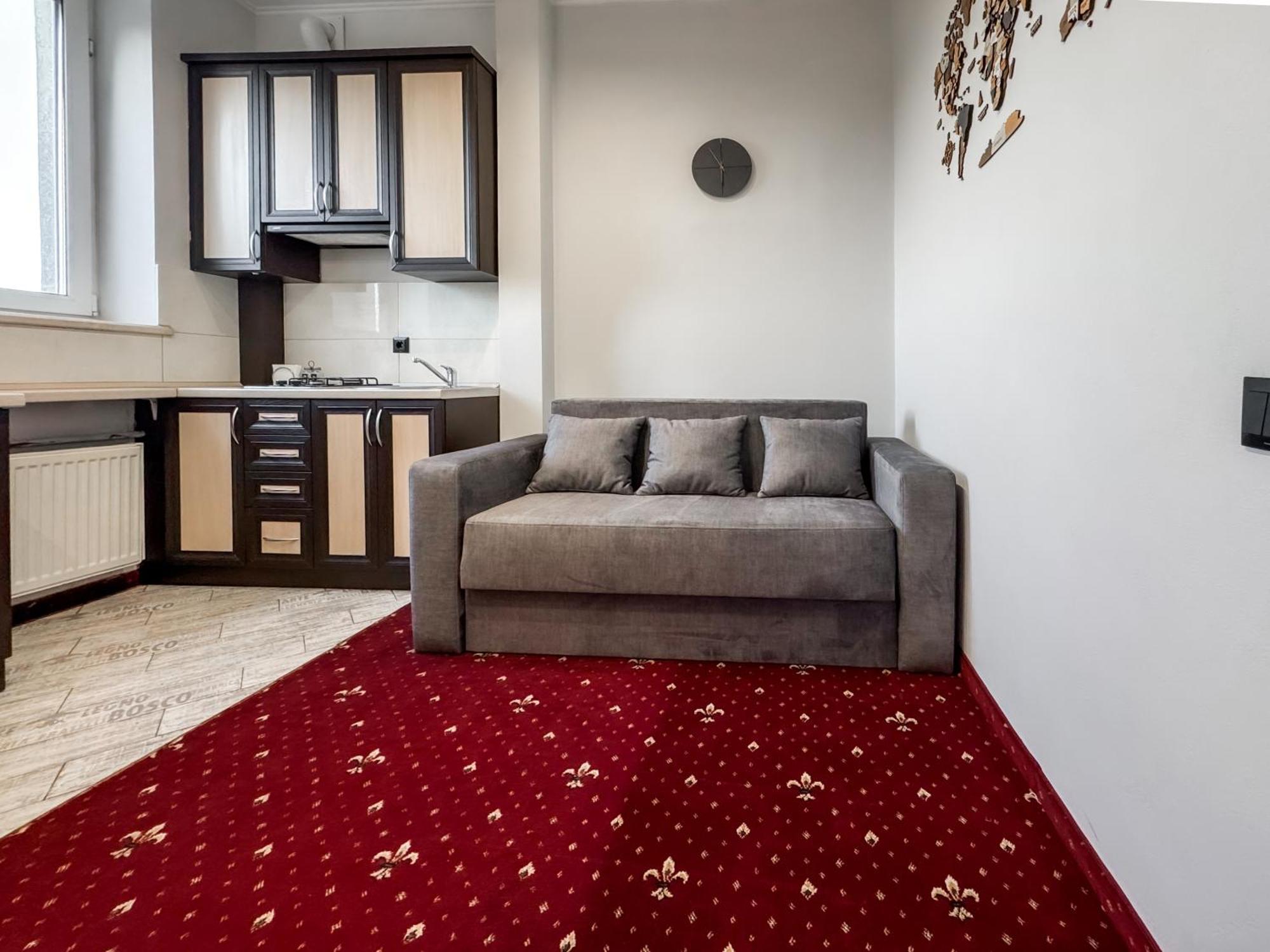 Apartments On Zaliznychna 49 ايفانو - فرانكيفسك المظهر الخارجي الصورة