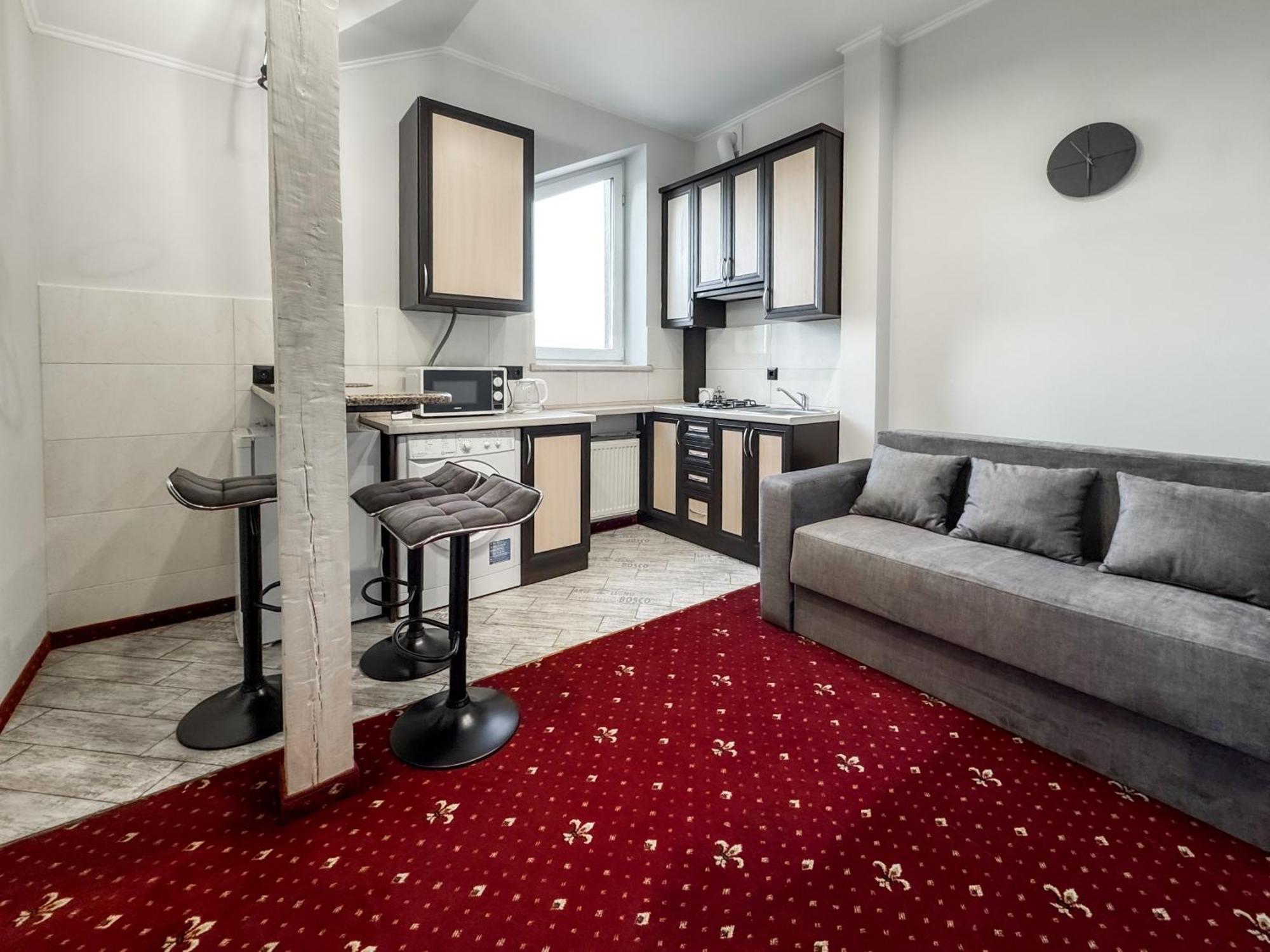 Apartments On Zaliznychna 49 ايفانو - فرانكيفسك المظهر الخارجي الصورة