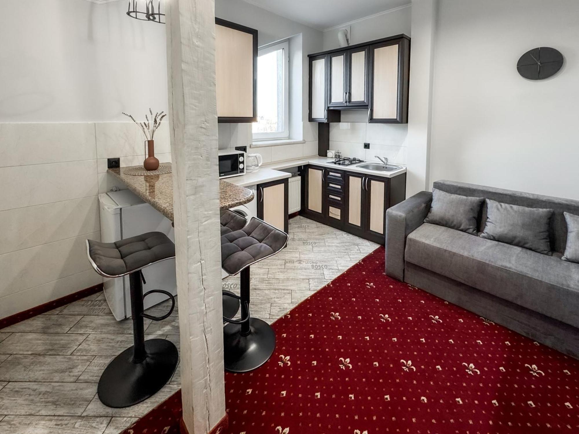 Apartments On Zaliznychna 49 ايفانو - فرانكيفسك المظهر الخارجي الصورة