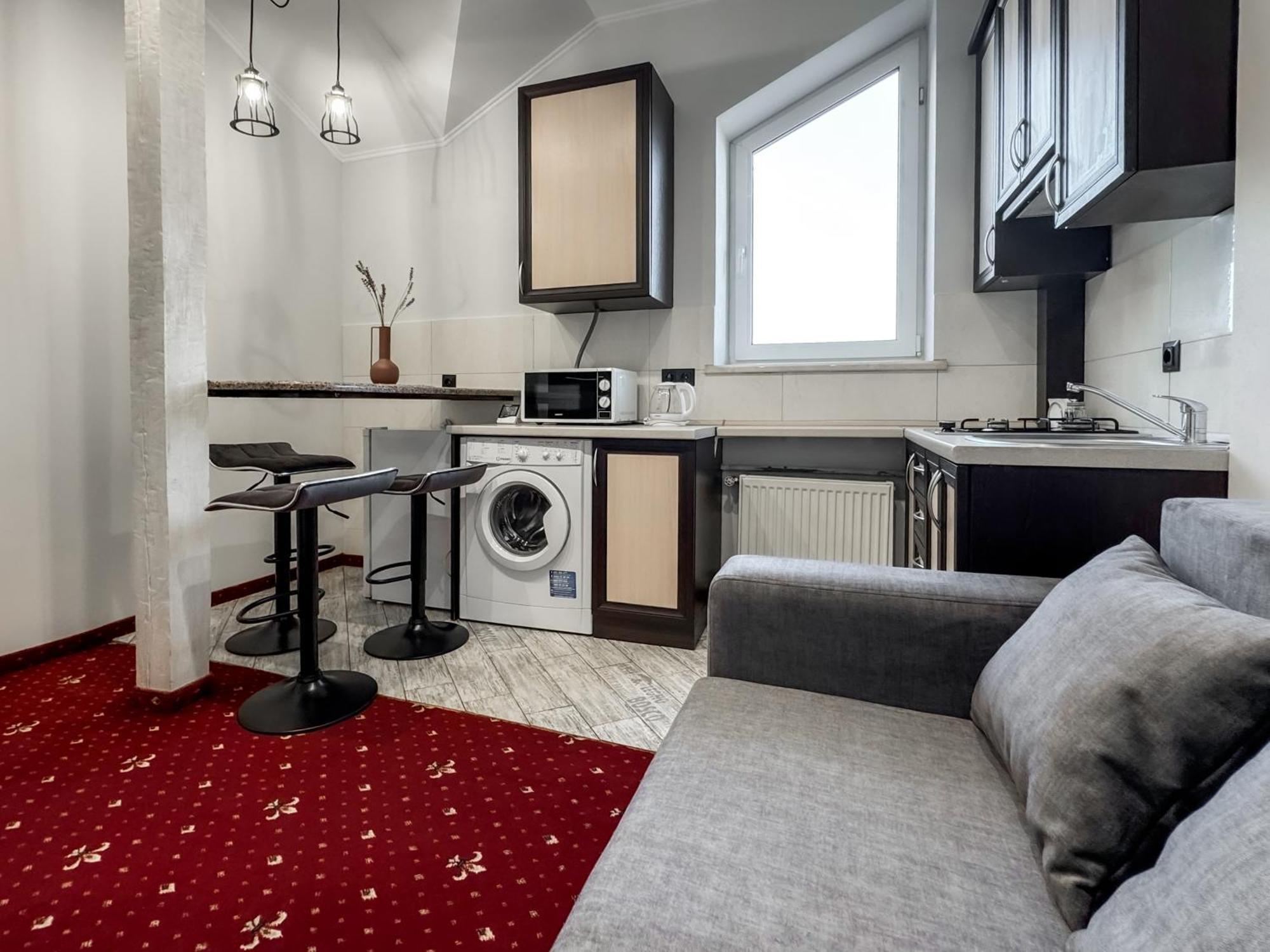Apartments On Zaliznychna 49 ايفانو - فرانكيفسك المظهر الخارجي الصورة