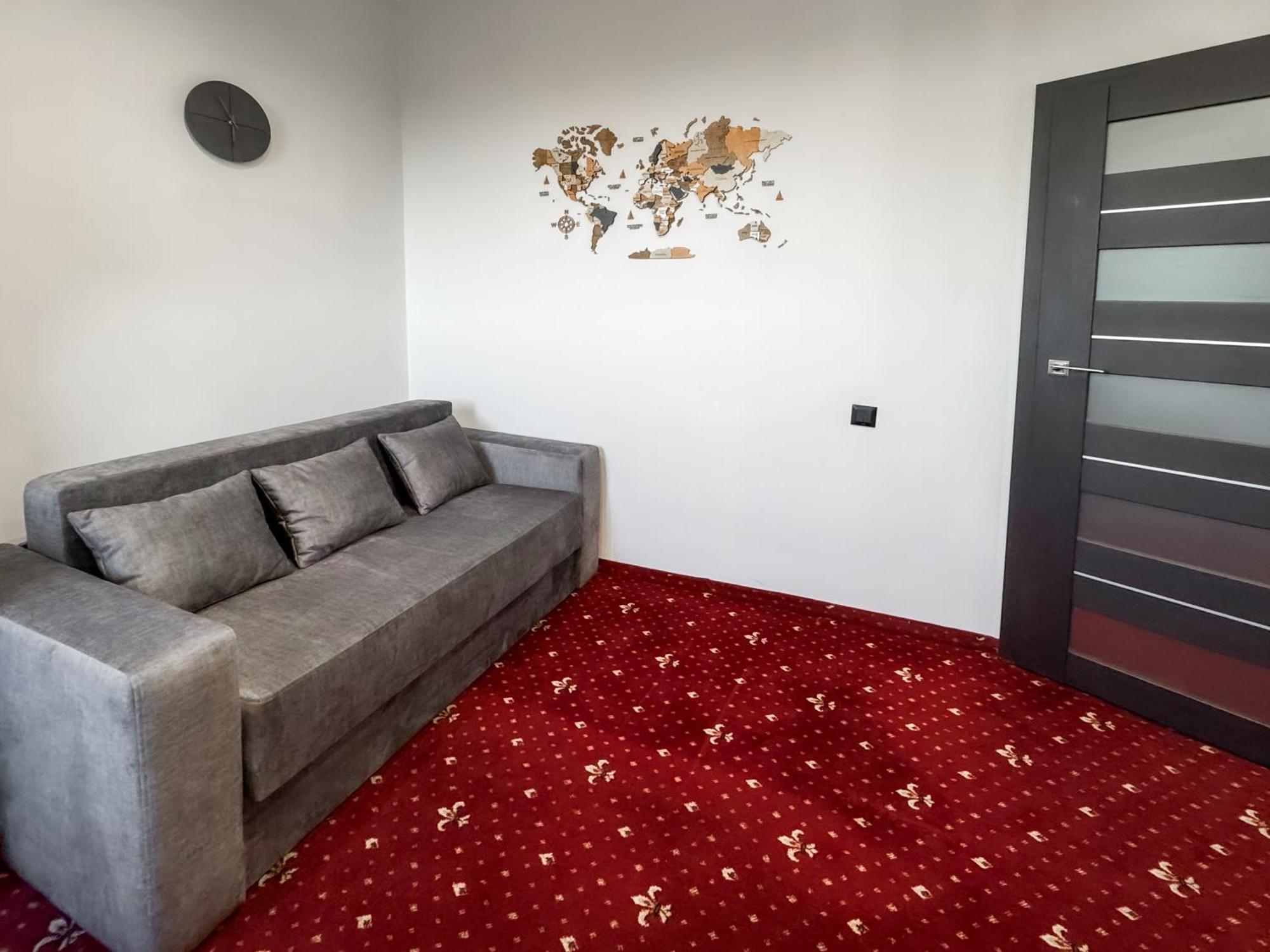 Apartments On Zaliznychna 49 ايفانو - فرانكيفسك المظهر الخارجي الصورة
