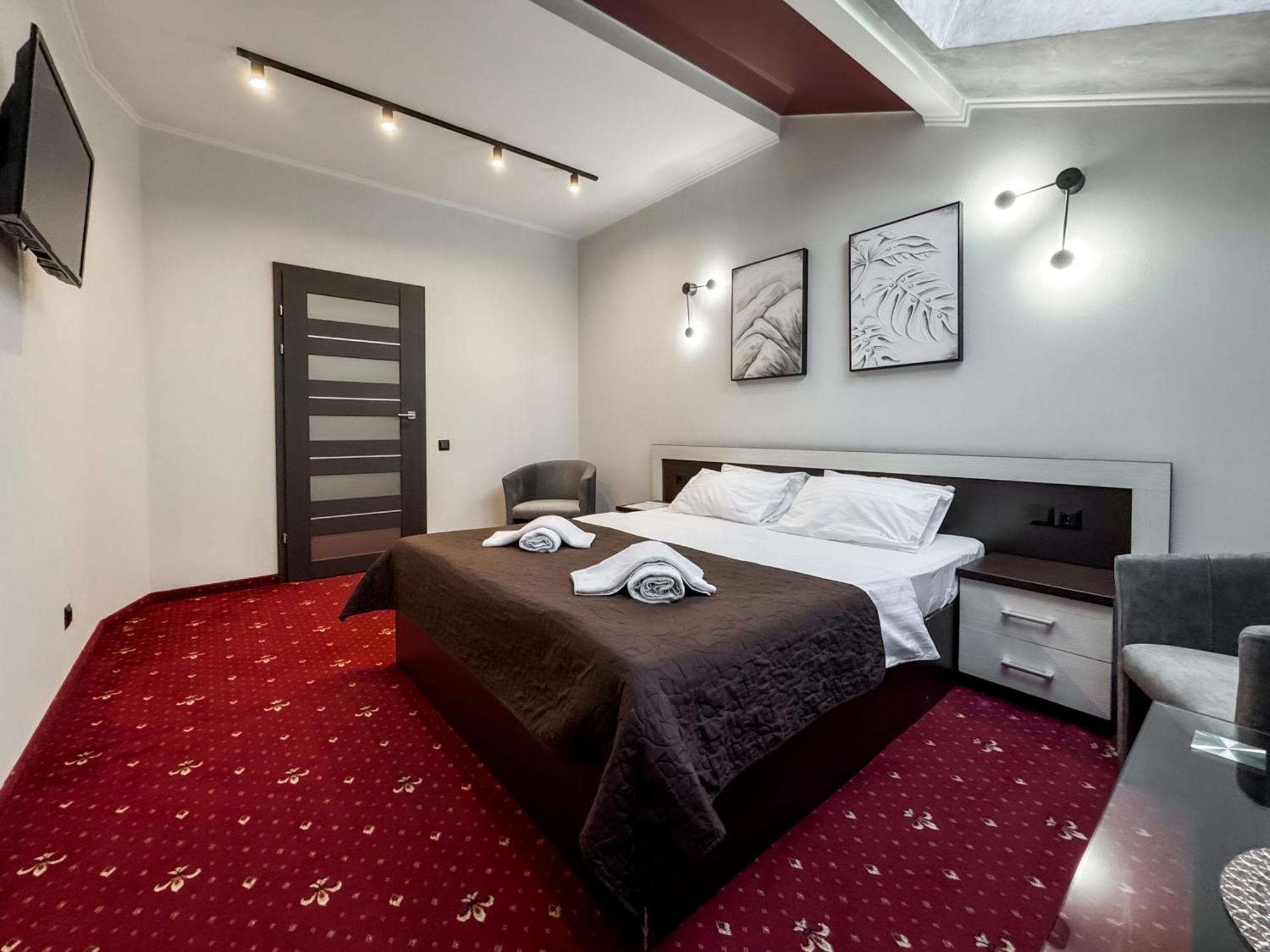 Apartments On Zaliznychna 49 ايفانو - فرانكيفسك المظهر الخارجي الصورة