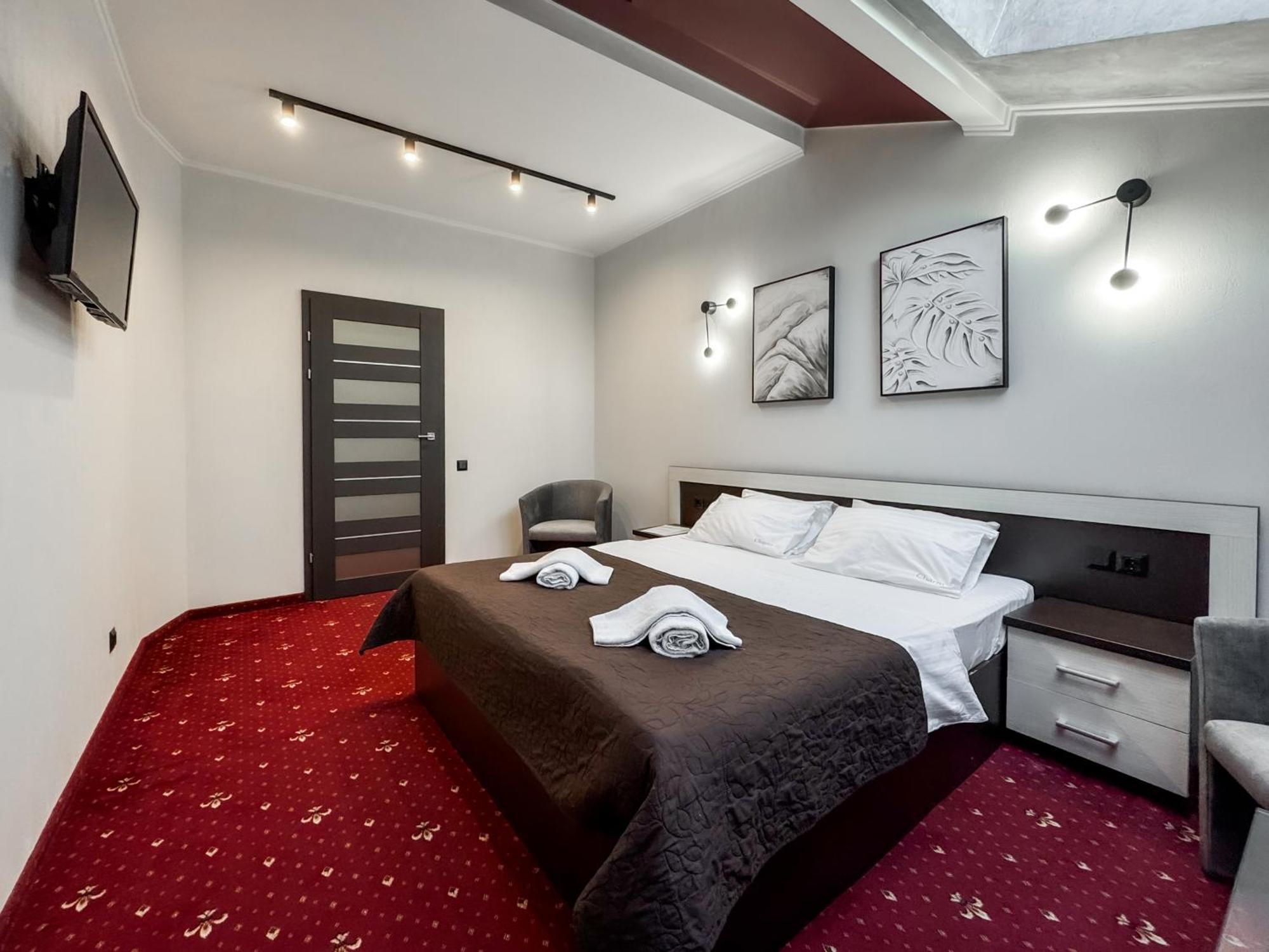 Apartments On Zaliznychna 49 ايفانو - فرانكيفسك المظهر الخارجي الصورة