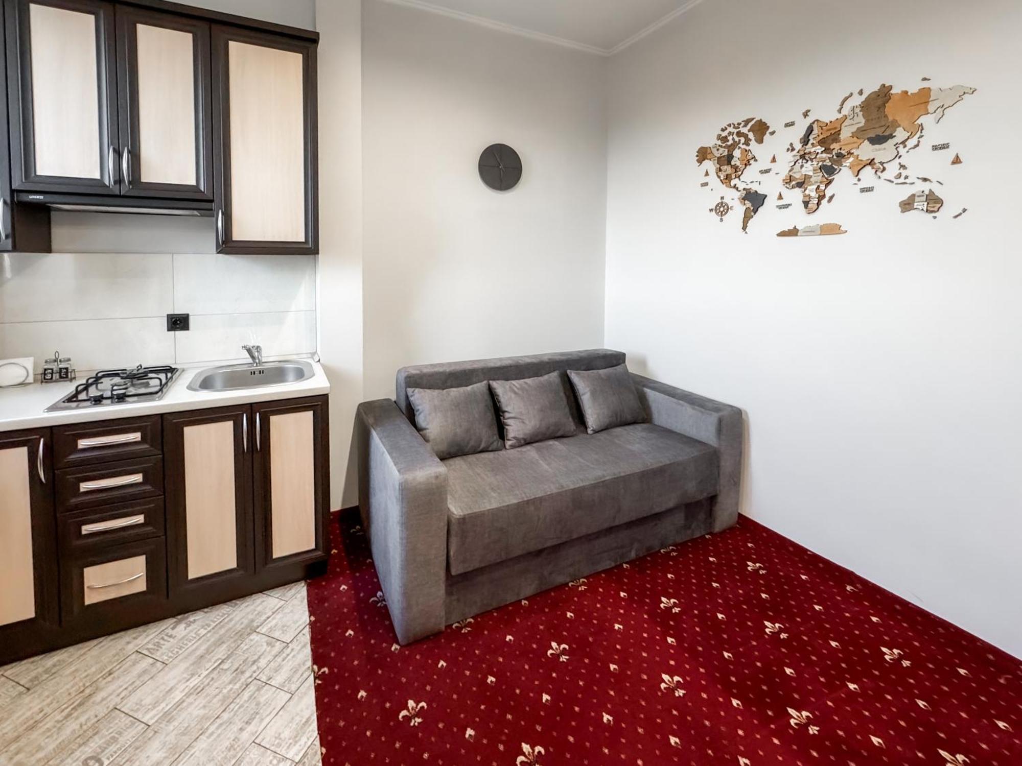 Apartments On Zaliznychna 49 ايفانو - فرانكيفسك المظهر الخارجي الصورة