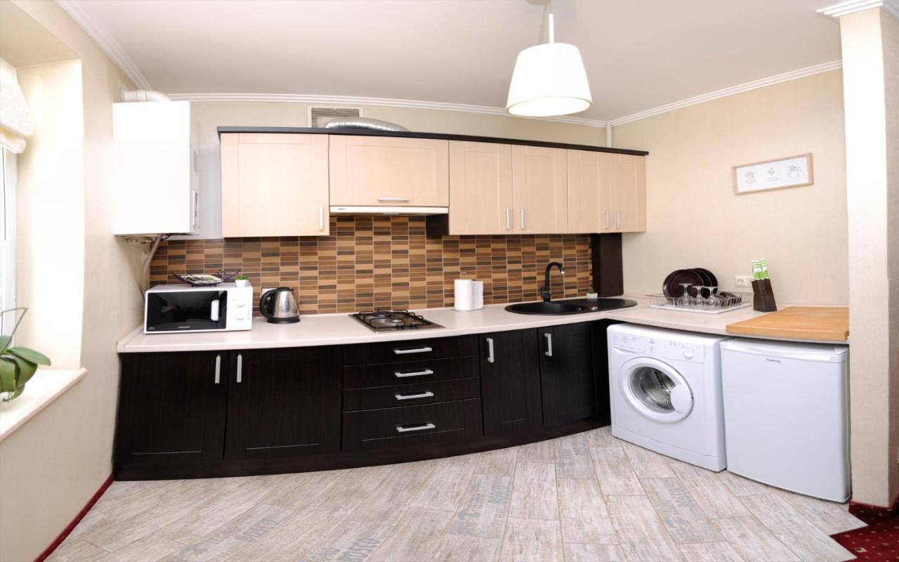 Apartments On Zaliznychna 49 ايفانو - فرانكيفسك المظهر الخارجي الصورة