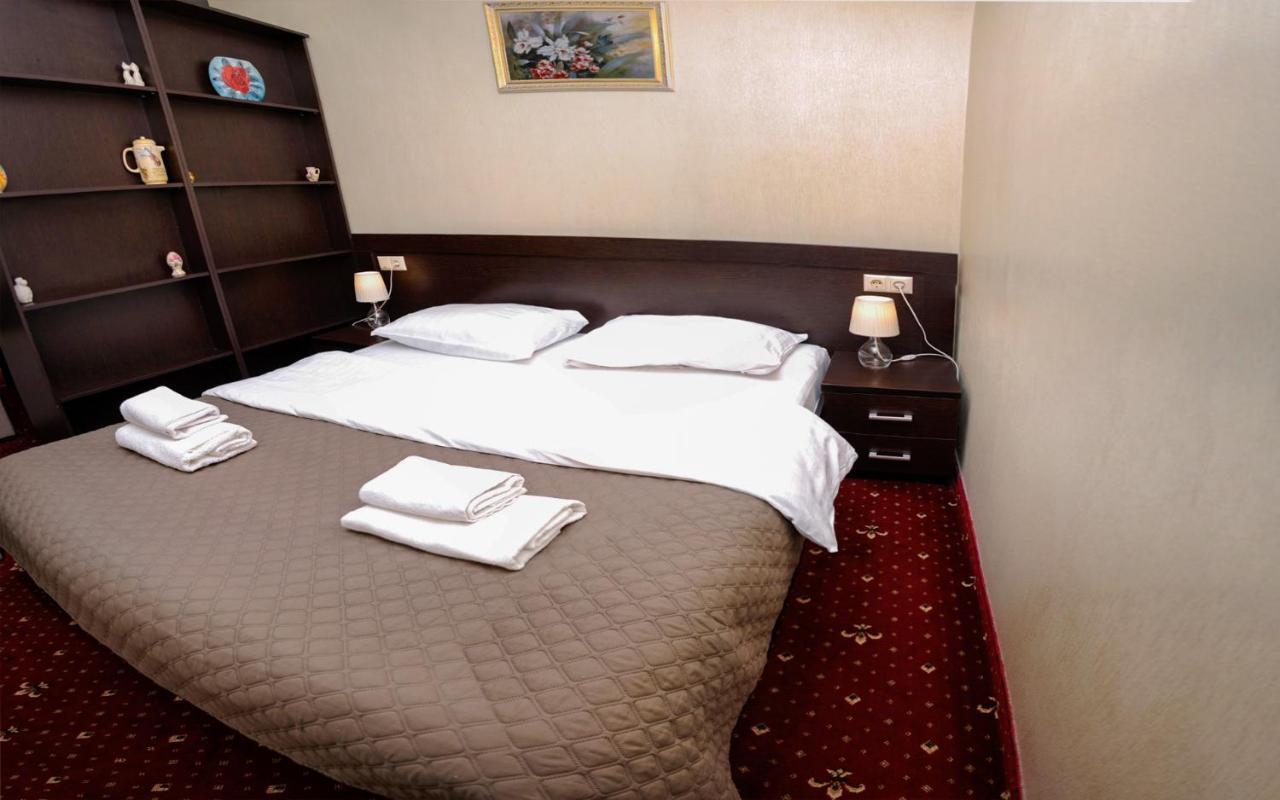 Apartments On Zaliznychna 49 ايفانو - فرانكيفسك المظهر الخارجي الصورة